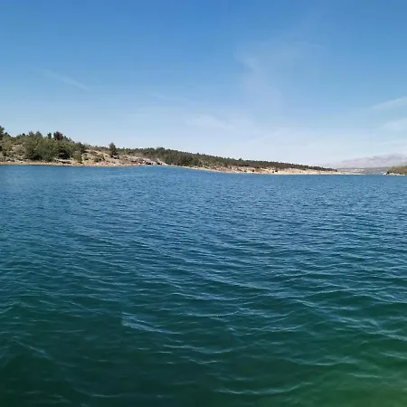 Robinson's House * Kruševo