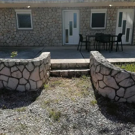 Robinson's House Kruševo