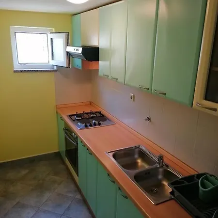 Robinson's House * Kruševo