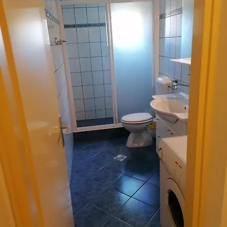 Robinson's House * Kruševo